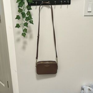 Kate Spade Crossbody bag with chain detailing in excellent used condition.